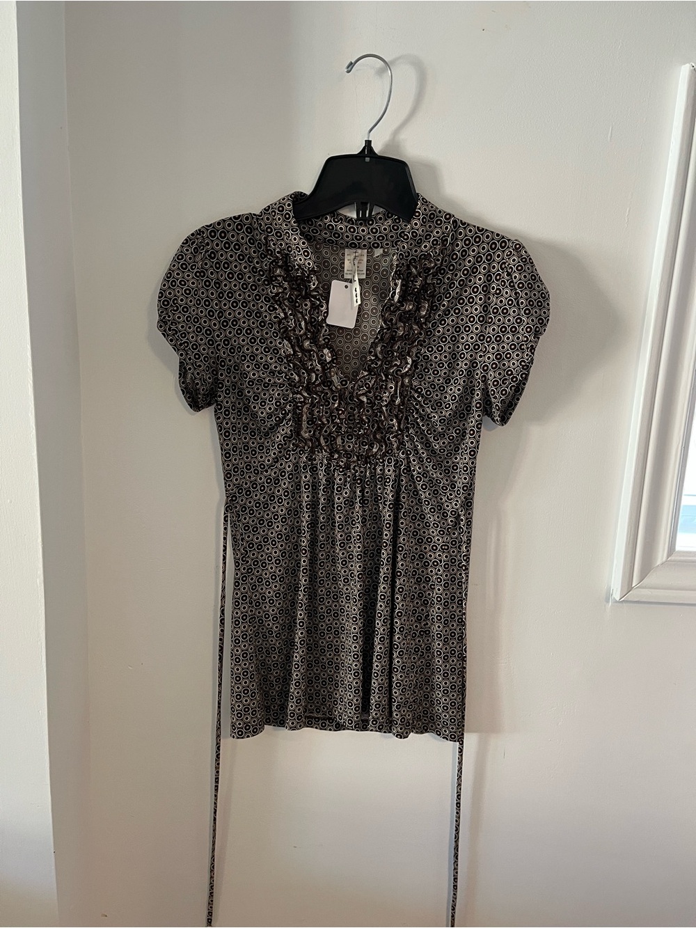 Heart Soul Y2K Brown & White Printed Ruffle V-Neck Top with tie back - M